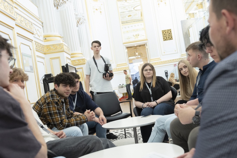 Gespräch des Medienteams mit Nationalratsabgeordneter Peter Schmiedlechner (FPÖ)