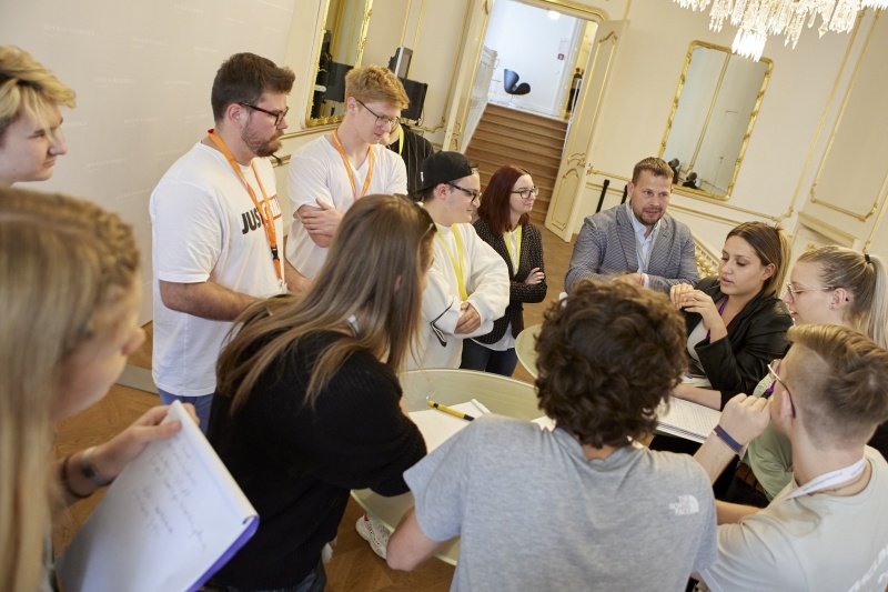 Teilnehmer:innen bei Koalitionsgesprächen