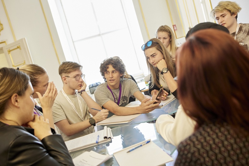 Teilnehmer:innen bei Koalitionsgesprächen