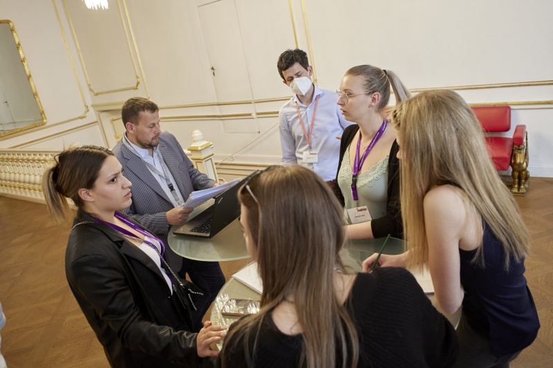 Teilnehmer:innen bei Koalitionsgesprächen