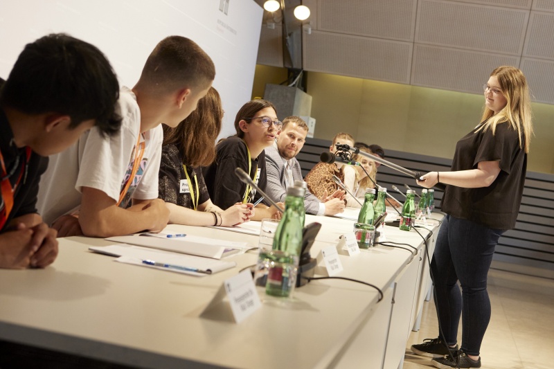 Teilnehmer:innen beim Pressegespräch