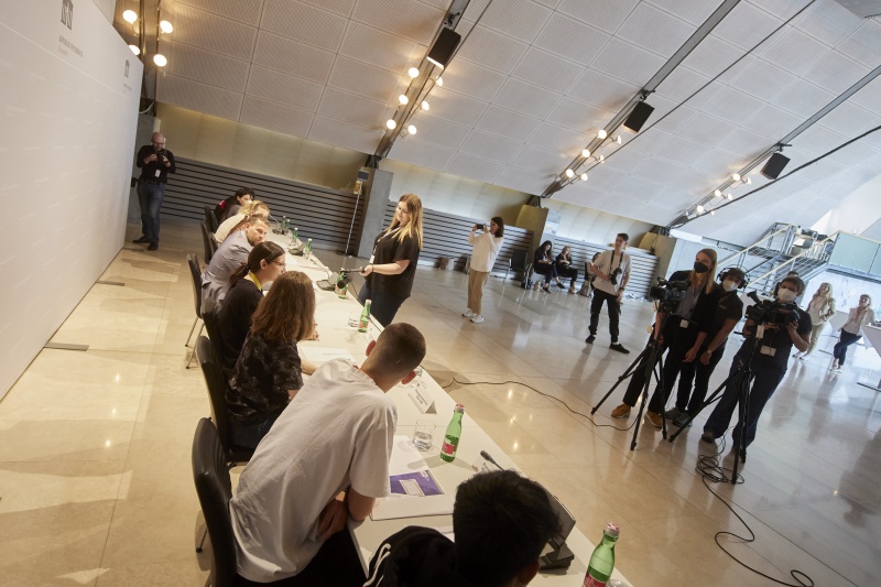 Teilnehmer:innen beim Pressegespräch