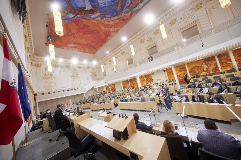 Teilnehmer:innen im Plenum