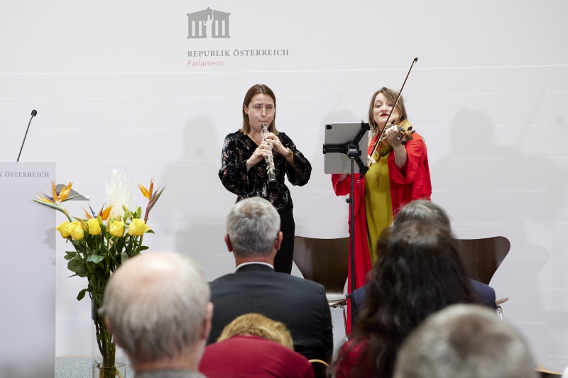 Musikalische Untermalung durch Andrea Nikolic und Ivana Nikolic