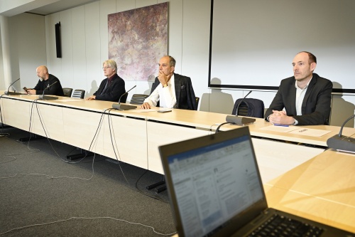Von links: Bundesrat Marco Schreuder (GRÜNE), Bundesrat Stefan Schennach (SPÖ), Bundesrat Johannes Hübner (FPÖ), Bundesrat Karl-Arthur Arlamovsky (NEOS)