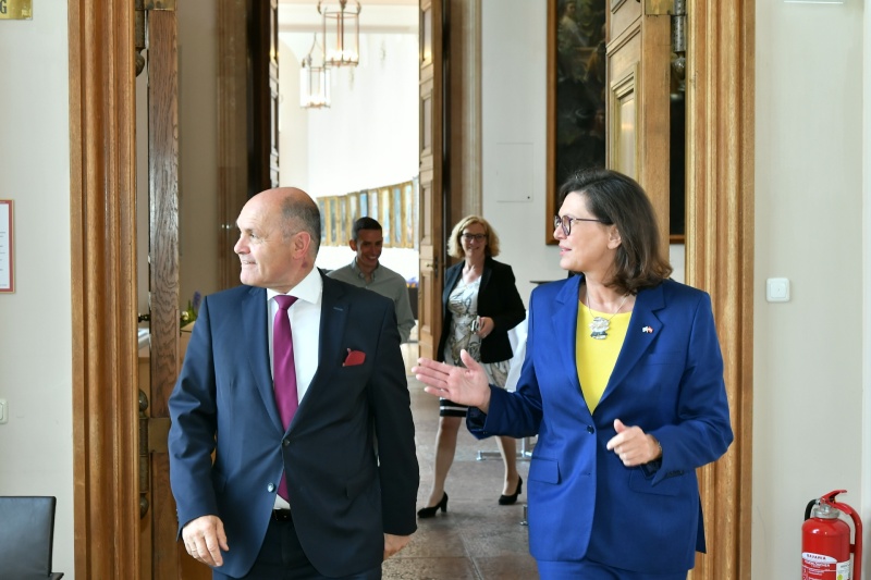 Besuch des Bayrischen Landtags. Von links. Landtagspräsidentin Ilse Aigner, Nationalratspräsident Wolfgang Sobotka (ÖVP)