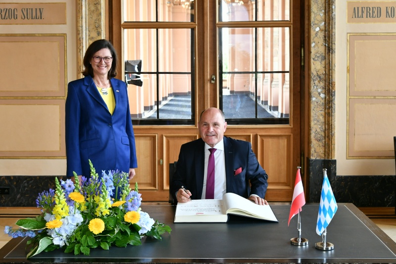 Besuch des Bayrischen Landtags. Von links. Landtagspräsidentin Ilse Aigner, Nationalratspräsident Wolfgang Sobotka (ÖVP)