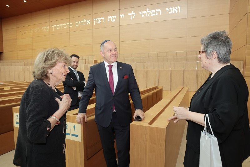 Treffen mit der Präsidentin der Israelitischen Kultusgemeinde für München und Oberbayern Charlotte Knobloch. Führung durch die Ohel-Jakob-Synagoge durch Frau Ellen Presser..