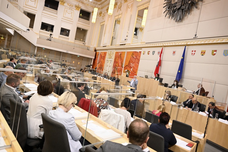 Am Rednerpult: EU-Kommissar a.D. Franz Fischler zum Thema ‚Die peripheren Regionen stärken‘