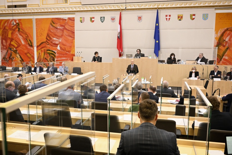 Am Rednerpult: Arbeitsminister Martin Kocher zum Thema ‚Regionale Ausgestaltung von arbeitsmarktpolitischen Programmen‘