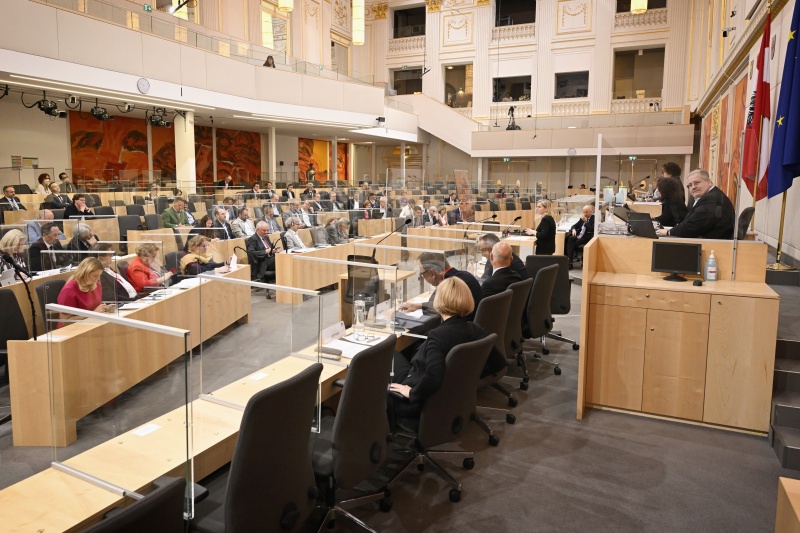 Am Rednerpult: Klimaministerin Leonore Gewessler (GRÜNE) zum Thema ‚Die Energiewende als Zukunftschance für die Regionen‘