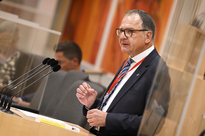 Am Rednerpult: Vizepräsident Wirtschaftskammer Österreich Matthias Krenn zum Thema ‚Die regionalen Wirtschaftsstandorte stärken‘