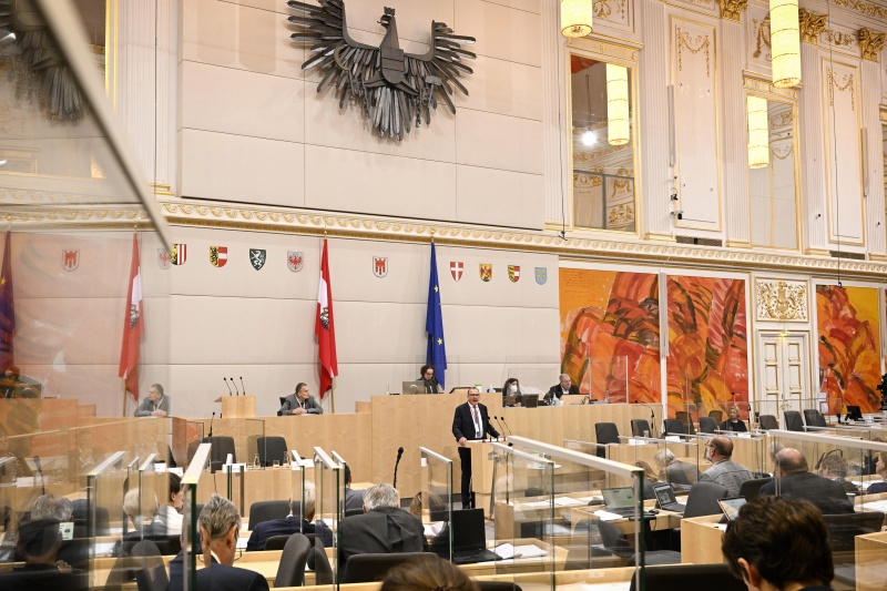 Am Rednerpult: Vizepräsident Wirtschaftskammer Österreich Matthias Krenn zum Thema ‚Die regionalen Wirtschaftsstandorte stärken‘