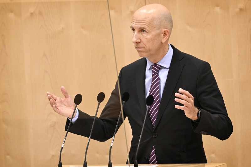 Am Rednerpult: Arbeitsminister Martin Kocher zum Thema ‚Regionale Ausgestaltung von arbeitsmarktpolitischen Programmen‘