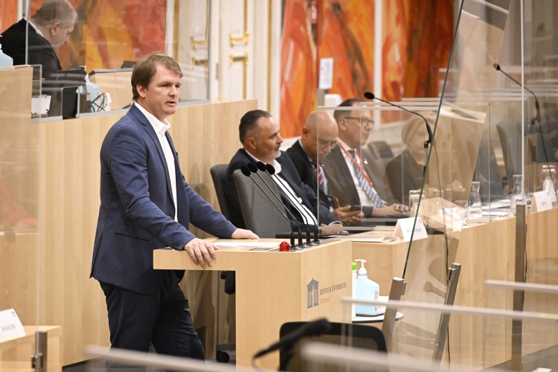 Bundesrat Bernhard Hirczy (ÖVP) am Rednerpult