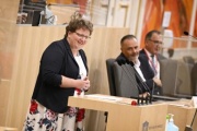 Mitglied des steirischen Landtags Silvia Karelly (ÖVP) am Rednerpult