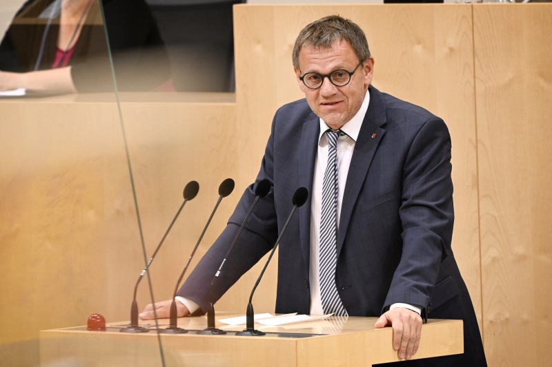 Landesrat Critsoph Thoma (ÖVP) am Rednerpult