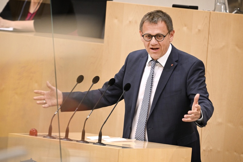 Landesrat Critsoph Thoma (ÖVP) am Rednerpult