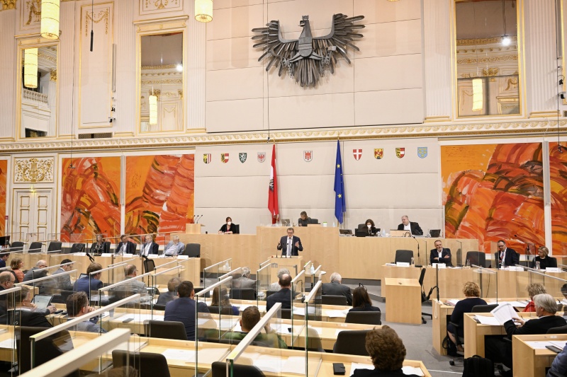 Landesrat Critsoph Thoma (ÖVP) am Rednerpult