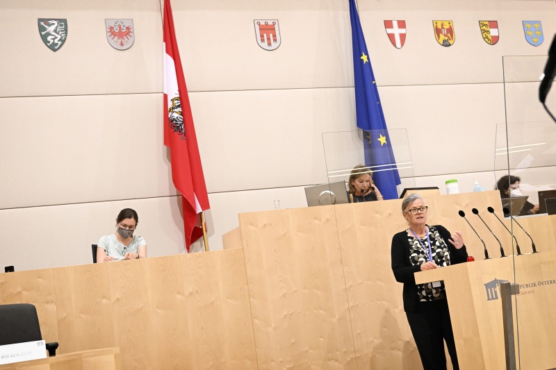 Am Rednerpult: Univ.-Prof. TU Wien Sybilla Zech zum Thema ‚Neue Rahmenbedingungen für die regionale Wirtschaft‘