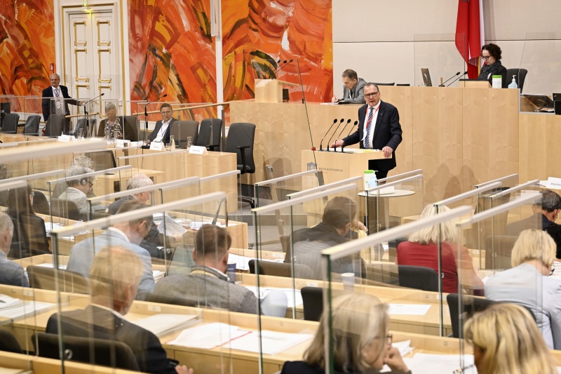 Am Rednerpult: Vizepräsident Wirtschaftskammer Österreich Matthias Krenn zum Thema ‚Die regionalen Wirtschaftsstandorte stärken‘