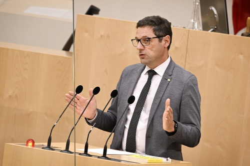 Bundesrat Peter Raggl (ÖVP)am Rednerpult