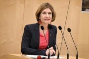 Bundesrätin Andrea Eder-Gitschthaler (ÖVP) am Rednerpult