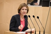 Bundesrätin Andrea Eder-Gitschthaler (ÖVP) am Rednerpult