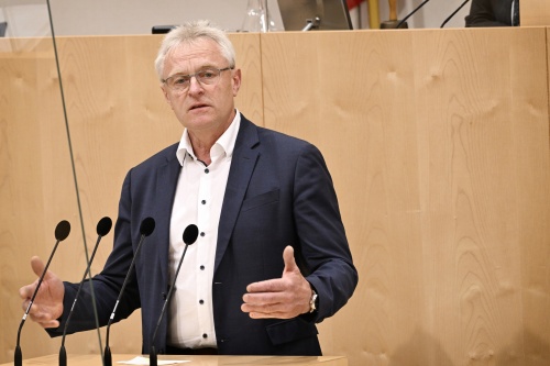 Bunderat Ferdinand Tiefnig (ÖVP) am Rednerpult