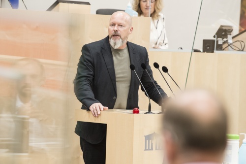 Am Rednerpult: Bundesrat Marco Schreuder (GRÜNE)