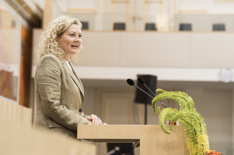 Am Rednerpult: Leiterin Kommission 1 der Volksanwaltschaft Verena Murschetz