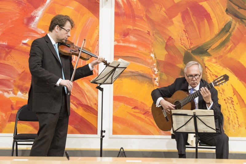 Rottalsche Kammermusik mit Volksanwalt Walter Rosenkranz an der Gitarre