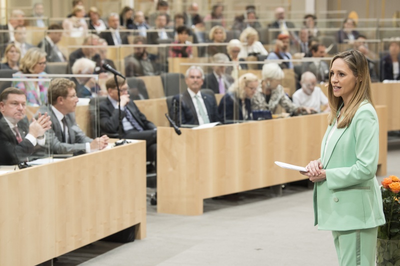 Moderatorin Margit Laufer