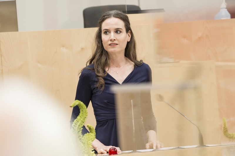 Am Rednerpult: Institut für Sozialpolitik, WU Wien Judith Kohlenberger bei Festvortrag