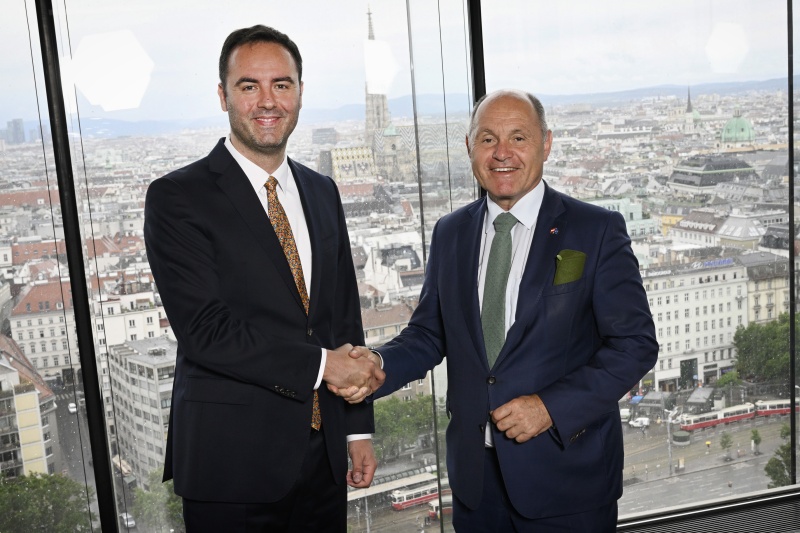 Arbeitsessen im Restaurant Loft. Von links: Parlamentspräsident der Republik Kosovo Glauk Konjufca, Nationalratspräsident Wolfgang Sobotka (ÖVP)