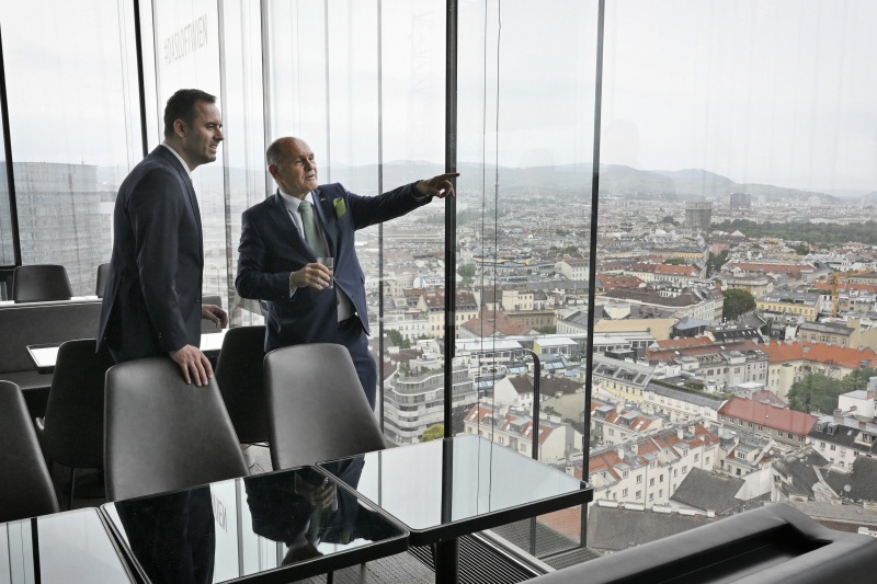 Arbeitsessen im Restaurant Loft. Von links: Parlamentspräsident der Republik Kosovo Glauk Konjufca, Nationalratspräsident Wolfgang Sobotka (ÖVP)