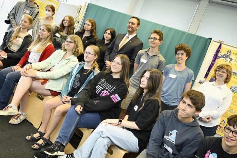 Parlamentspräsident der Republik Kosovo Glauk Konjufca besucht die Demokratiewerkstatt