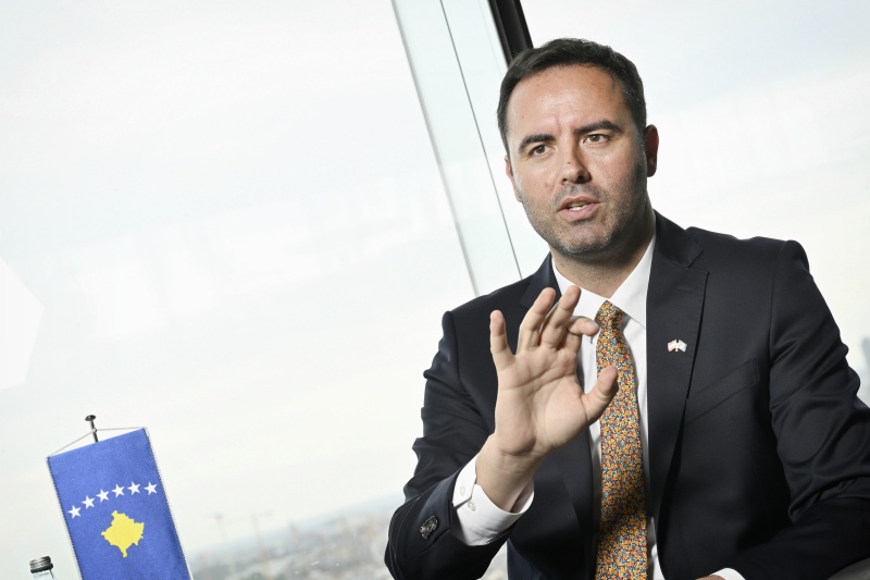 Interview im Restaurant Loft. Parlamentspräsident der Republik Kosovo Glauk Konjufca