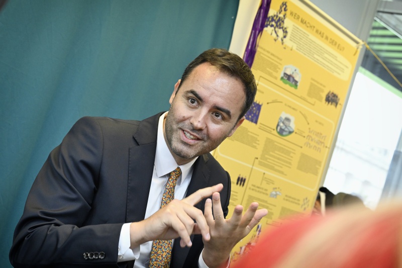 Parlamentspräsident der Republik Kosovo Glauk Konjufca besucht die Demokratiewerkstatt