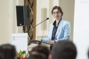 Am Rednerpult: Jury-Mitglied Elisabeth Totzauer