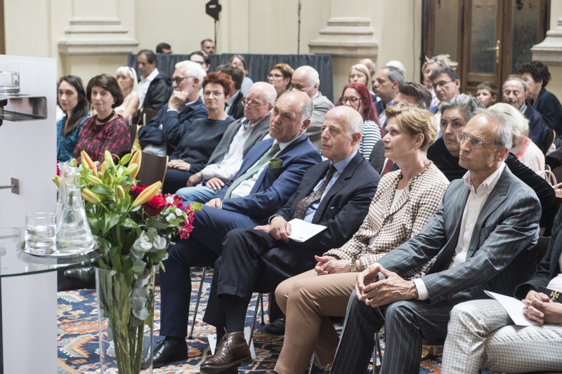 Erste Reihe von rechts: Nationalratsabgeordneter Wolfgang Gerstl (ÖVP), Parlamentsvizedirektorin Susanne Janistyn-Novák, Vizekanzler a.D. Clemens Jabloner, Nationalratspräsident Wolfgang Sobotka (ÖVP)