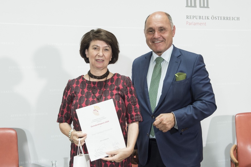Preisträger Demokratiepreis 2020. Von links: Gertraud Diendorfer, Nationalratspräsident Wolfgang Sobotka (ÖVP)