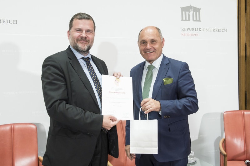 Preisträger Wissenschaftspreis 2020. Von links: Thomas Olechowski, Nationalratspräsident Wolfgang Sobotka (ÖVP)