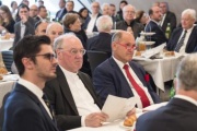 Nationalratspräsident Wolfgang Sobotka (ÖVP) mit Veranstaltungsteilnehmer:innen