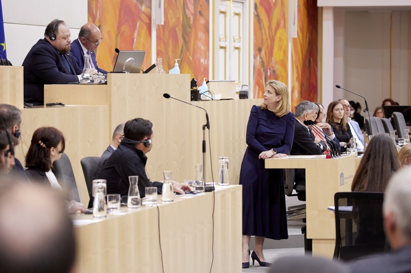 Am Rednerpult Klubobfrau Beate Meindl-Reisinger (NEOS)