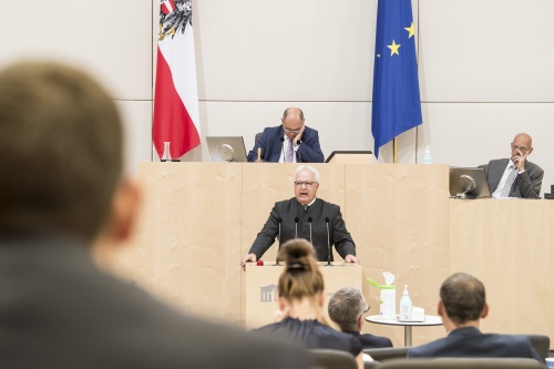 Am Rednerpult: Nationalratsabgeordneter Hermann Gahr (ÖVP)