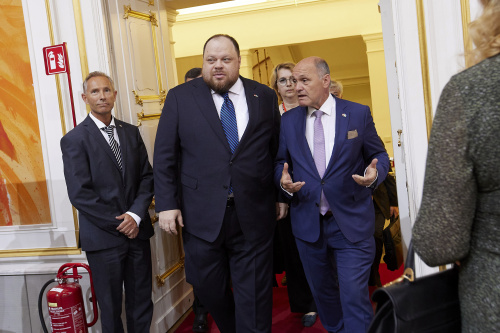 Von rechts: Nationalratspräsident Wolfgang Sobotka (ÖVP), Parlamentspräsident der Ukraine Ruslan Stefantschuk