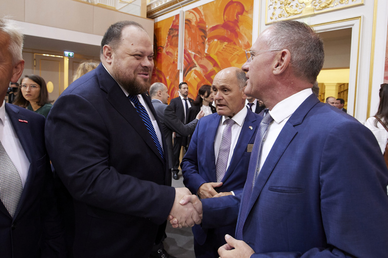 Von links: Parlamentspräsident der Ukraine Ruslan Stefantschuk, Nationalratspräsident Wolfgang Sobotka (ÖVP), Innenminister Gerhard Karner (ÖVP)