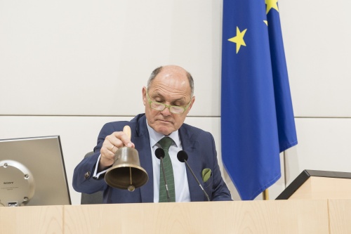 Am Präsidium: Nationalratspräsident Wolfgang Sobotka (ÖVP) eröffnet die Fragestunde