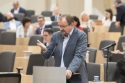Am Rednerpult: Nationalratsabgeordneter Rudolf Silvan (SPÖ)